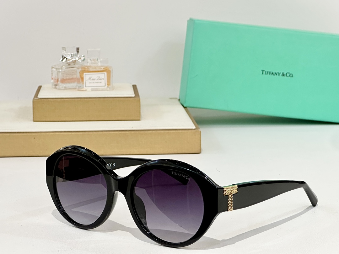  Tiffany&Co.
Mod：TF4227
Size：53-19-140
