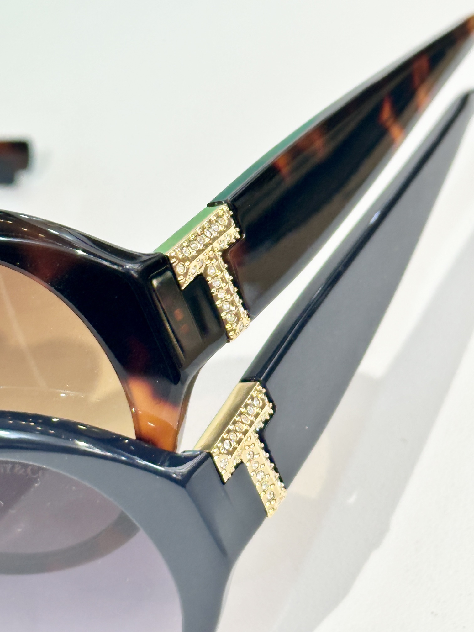  Tiffany&Co.
Mod：TF4227
Size：53-19-140
