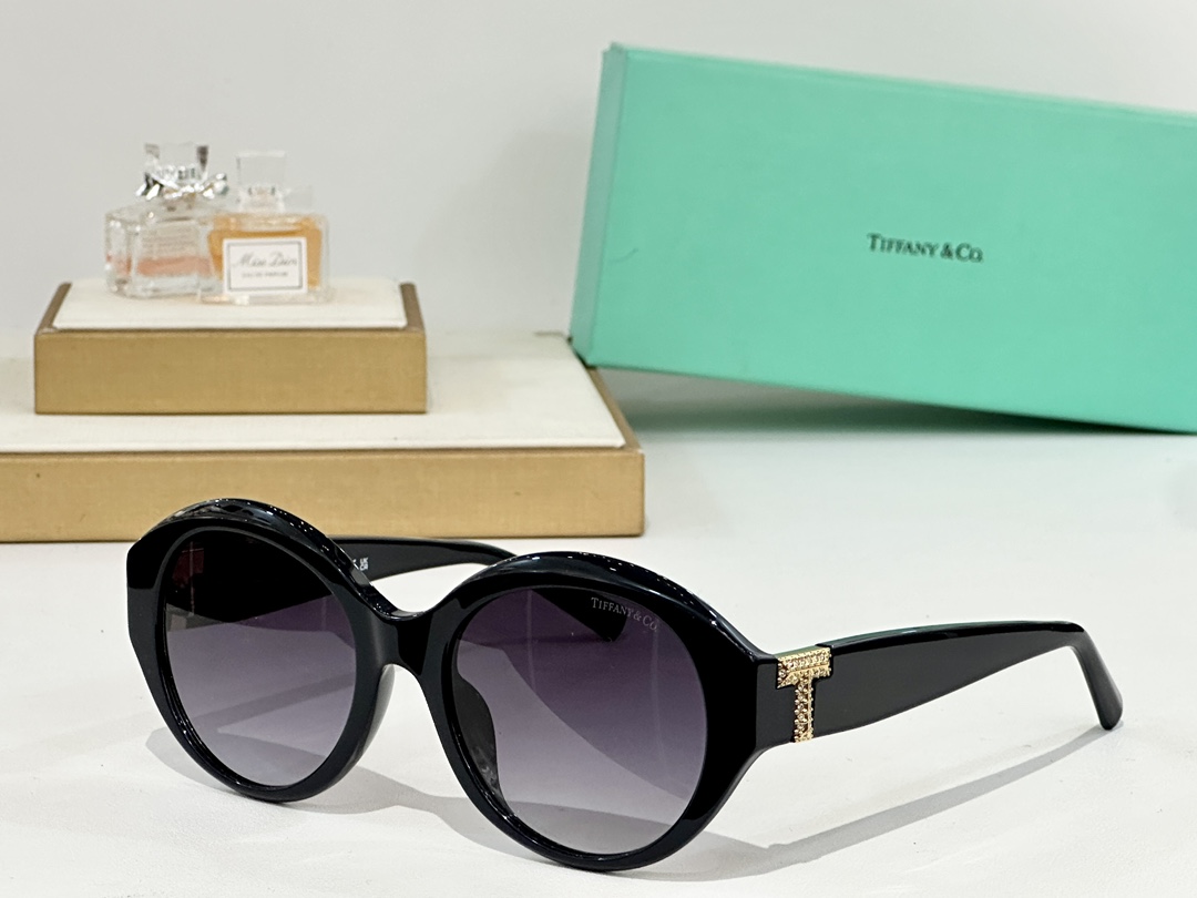  Tiffany&Co.
Mod：TF4227
Size：53-19-140
