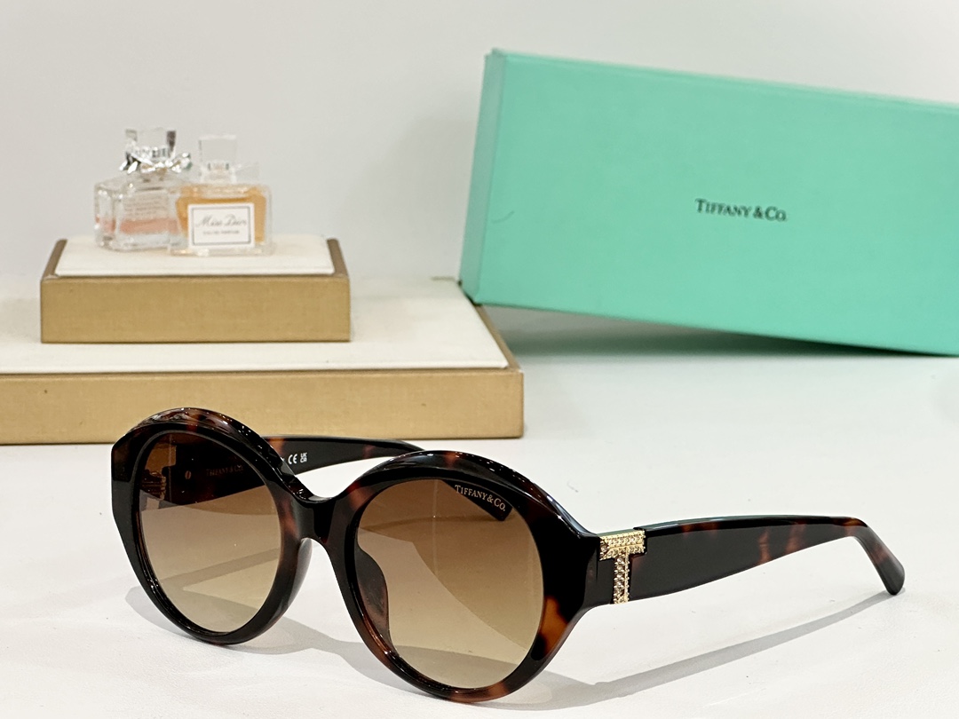 Tiffany&Co.
Mod：TF4227
Size：53-19-140
