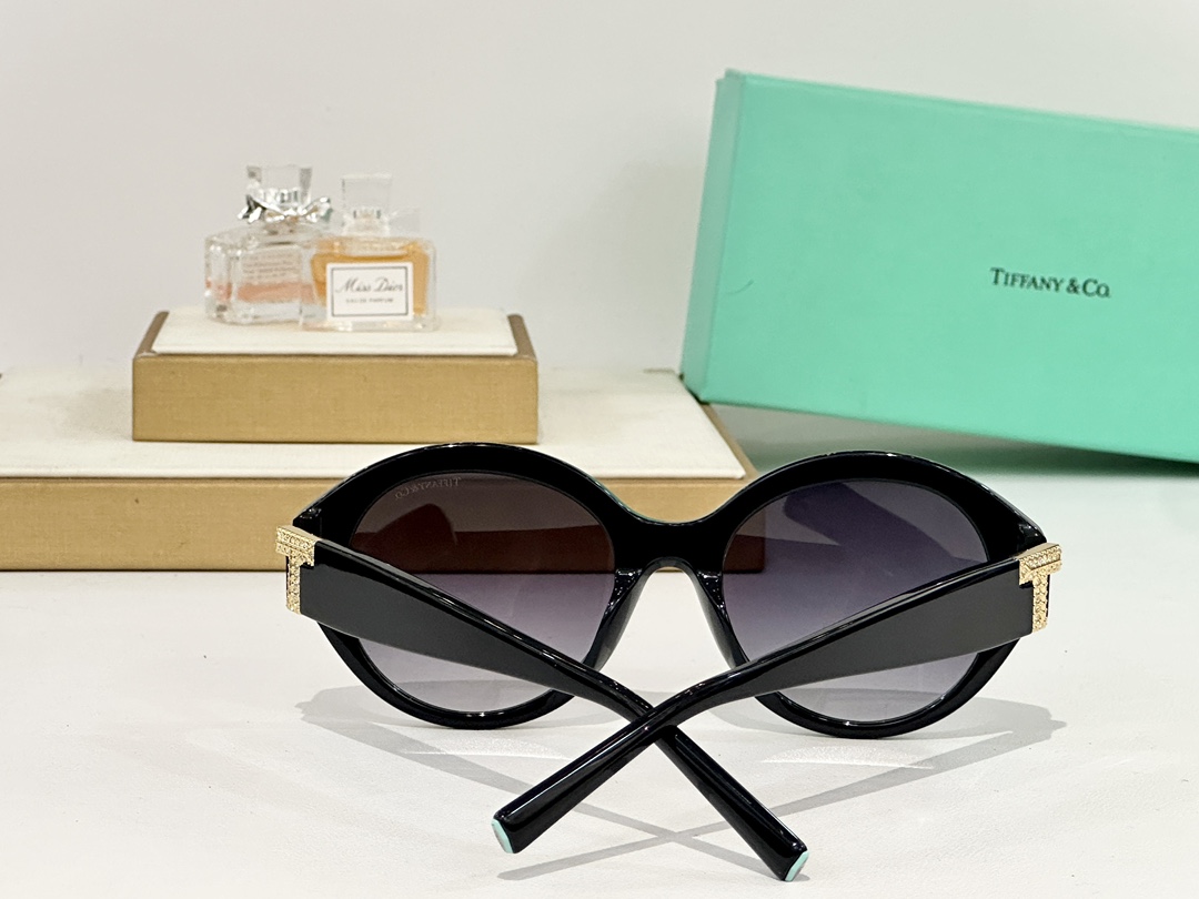  Tiffany&Co.
Mod：TF4227
Size：53-19-140
