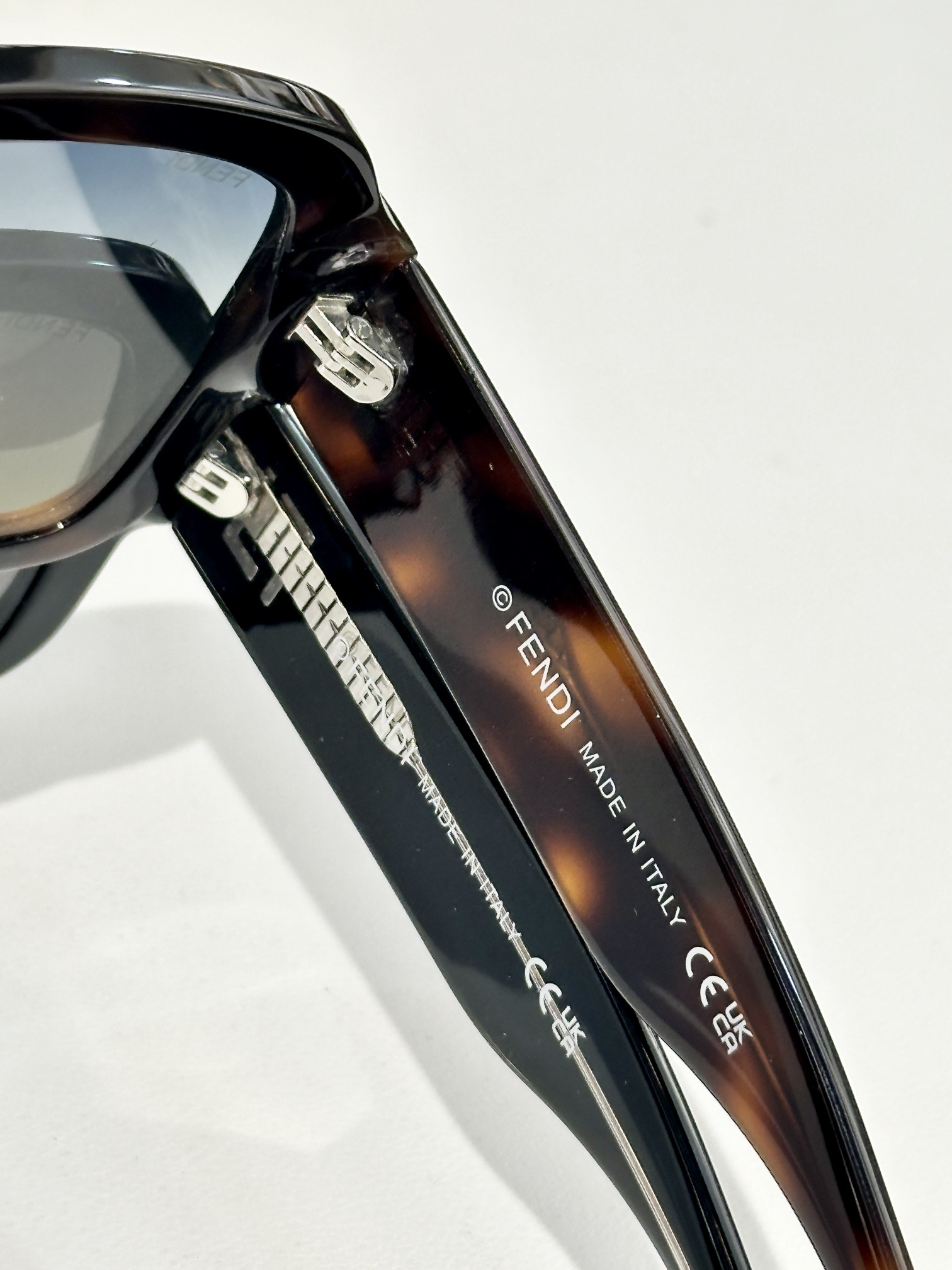  FENDI
MOD：FF 0051
Size：54口19 145
