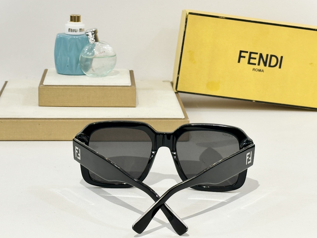  FENDI
MOD：FF 0051
Size：54口19 145

