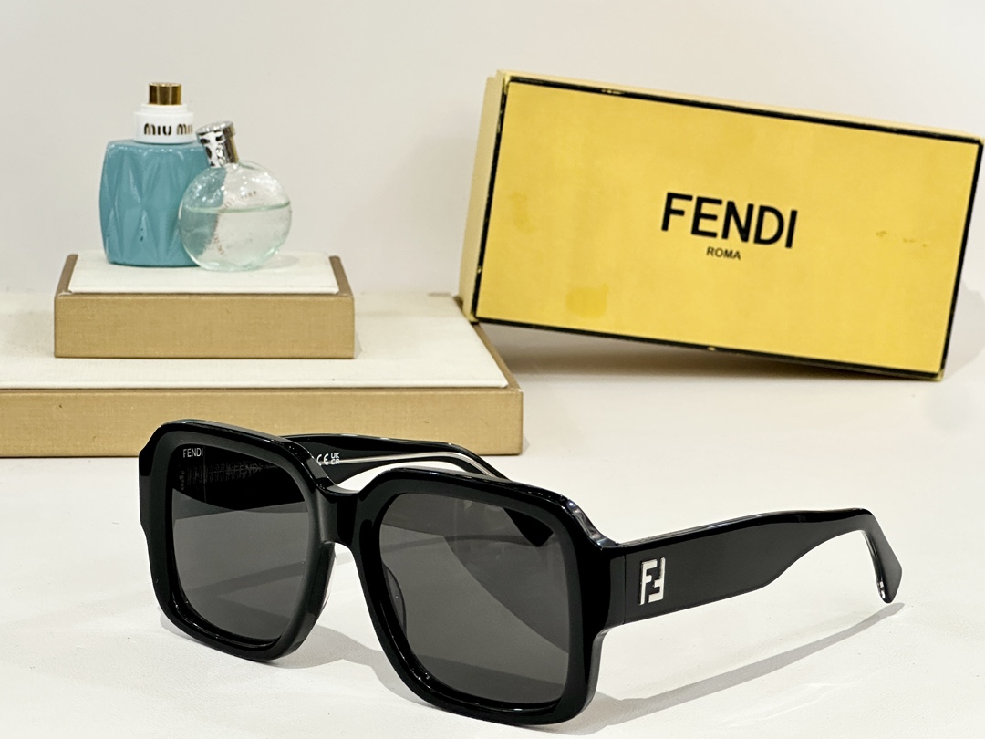  FENDI
MOD：FF 0051
Size：54口19 145
