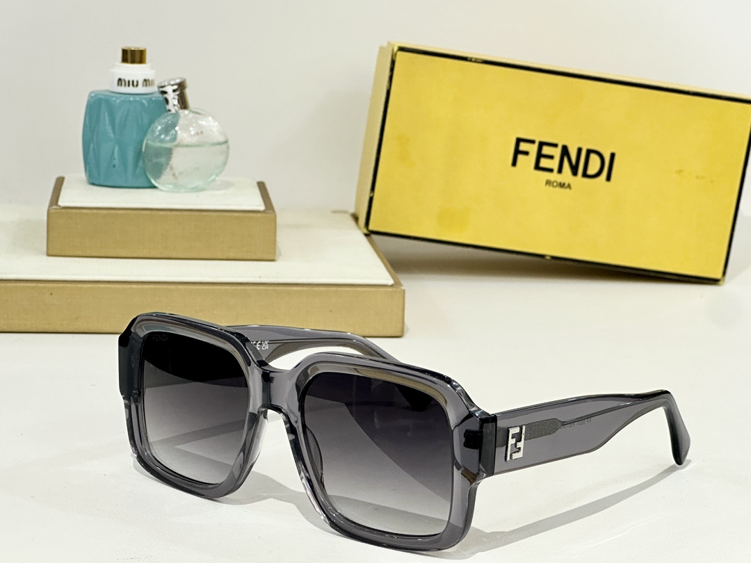  FENDI
MOD：FF 0051
Size：54口19 145
