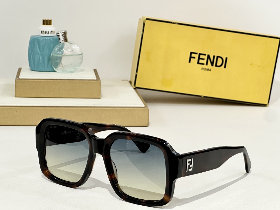  FENDI
MOD：FF 0051
Size：54口19 145
