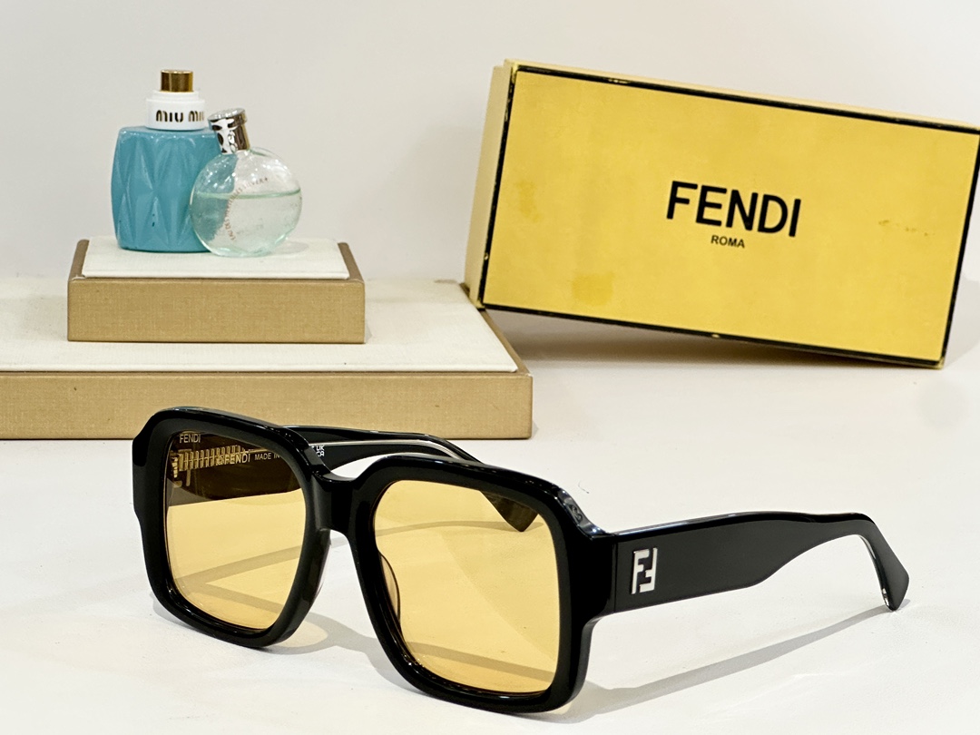  FENDI
MOD：FF 0051
Size：54口19 145
