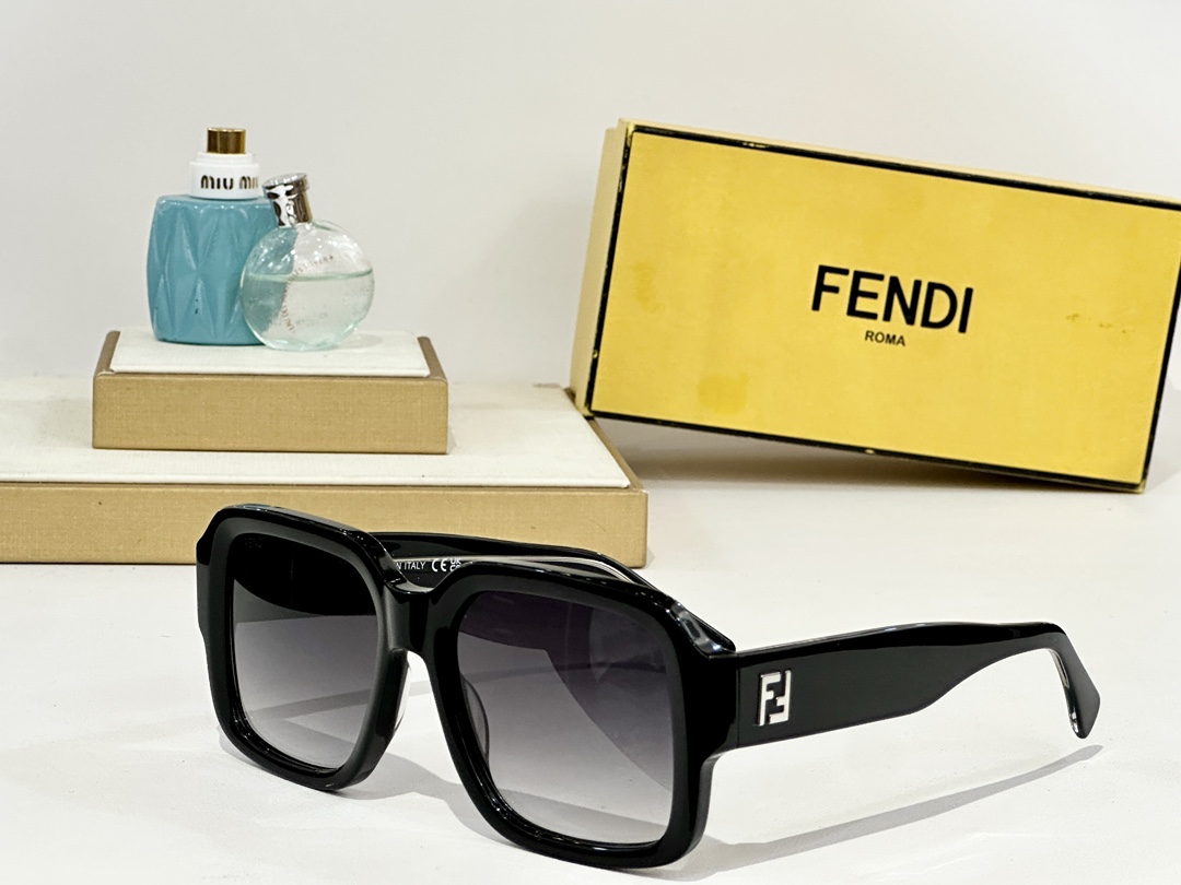  FENDI
MOD：FF 0051
Size：54口19 145
