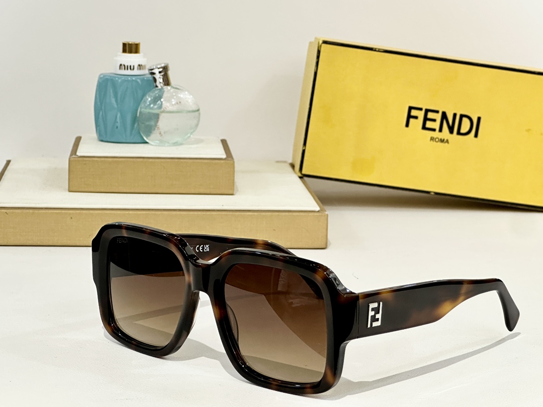  FENDI
MOD：FF 0051
Size：54口19 145
