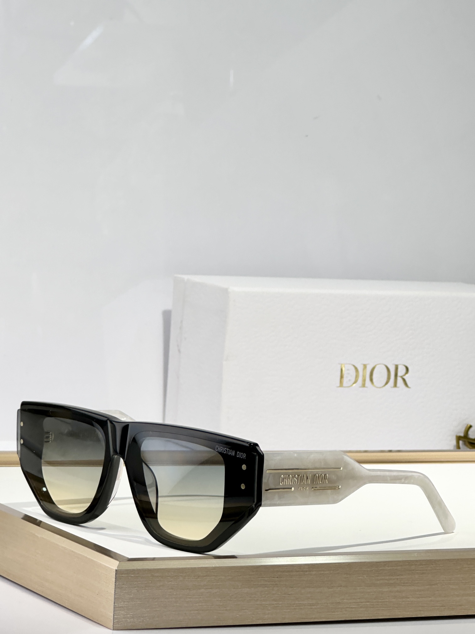 DIO*OVERSIZED MOD：DiorSignature S15FSize：66口13-140