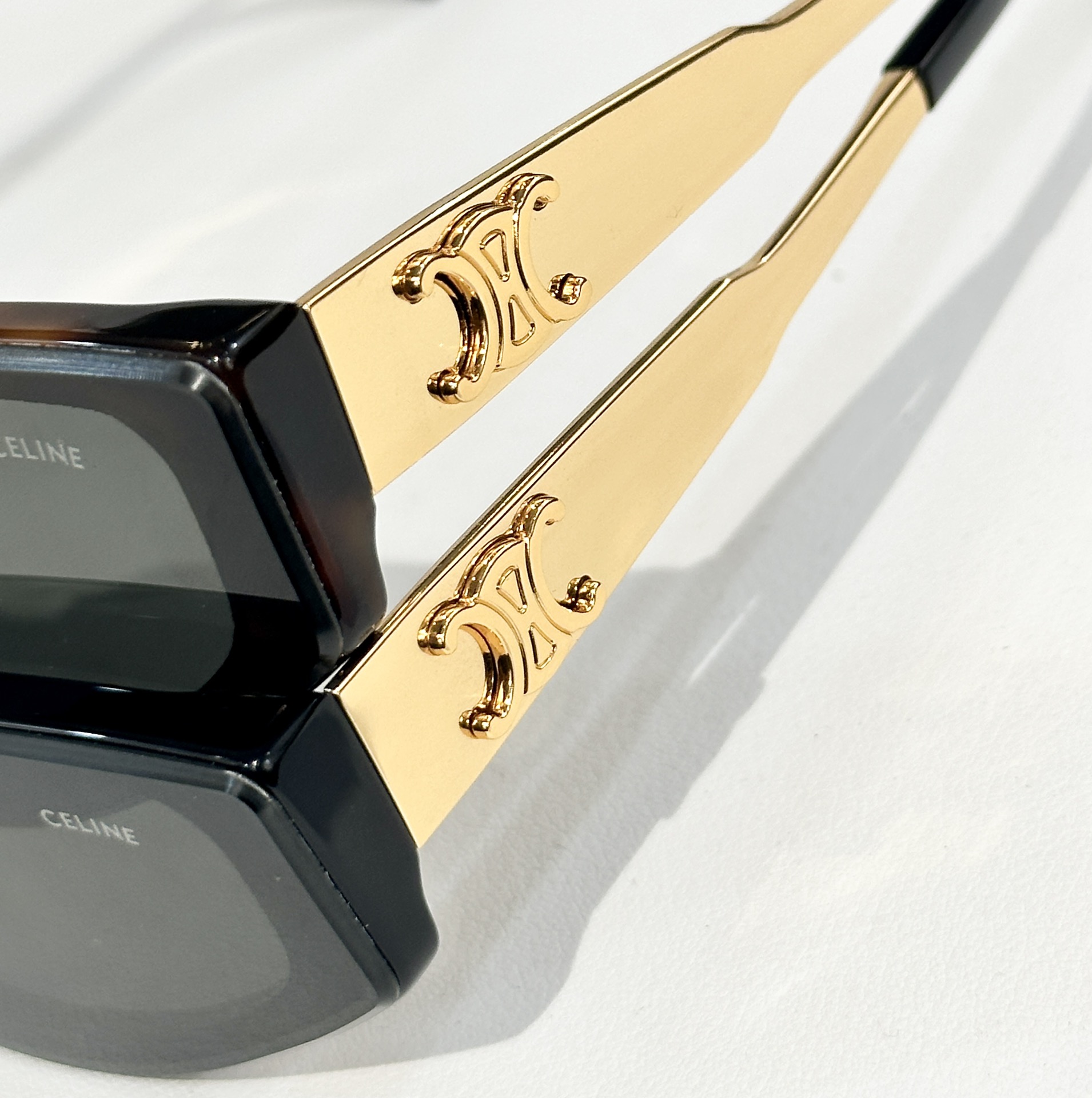    CELINE
MOD：CL42098U
Size：51口21 145
