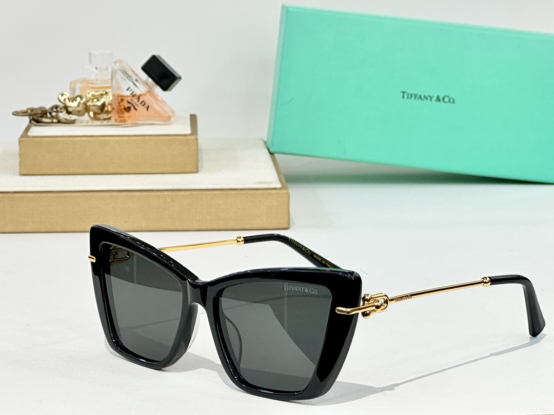  TIFFANY&Co.
MODEL：TF4210
SIZE：55口18-140
