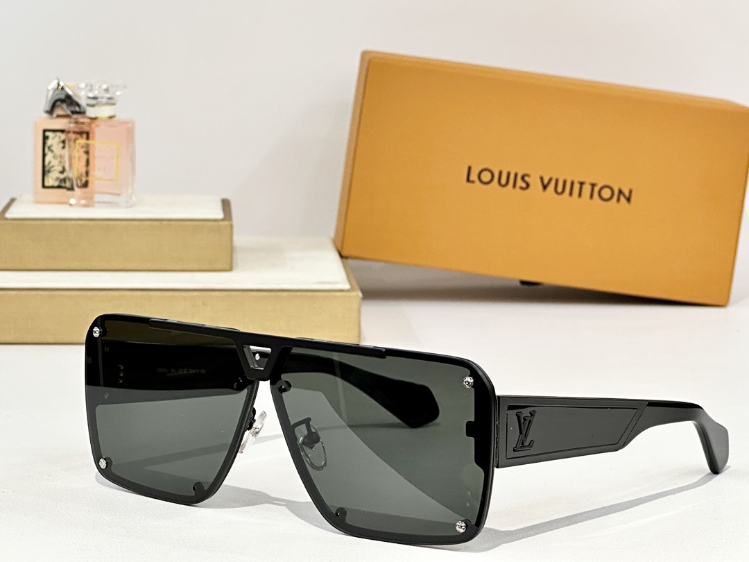  LOUIS VUITTO*
MOD：Z2615U
Size70口13 150
