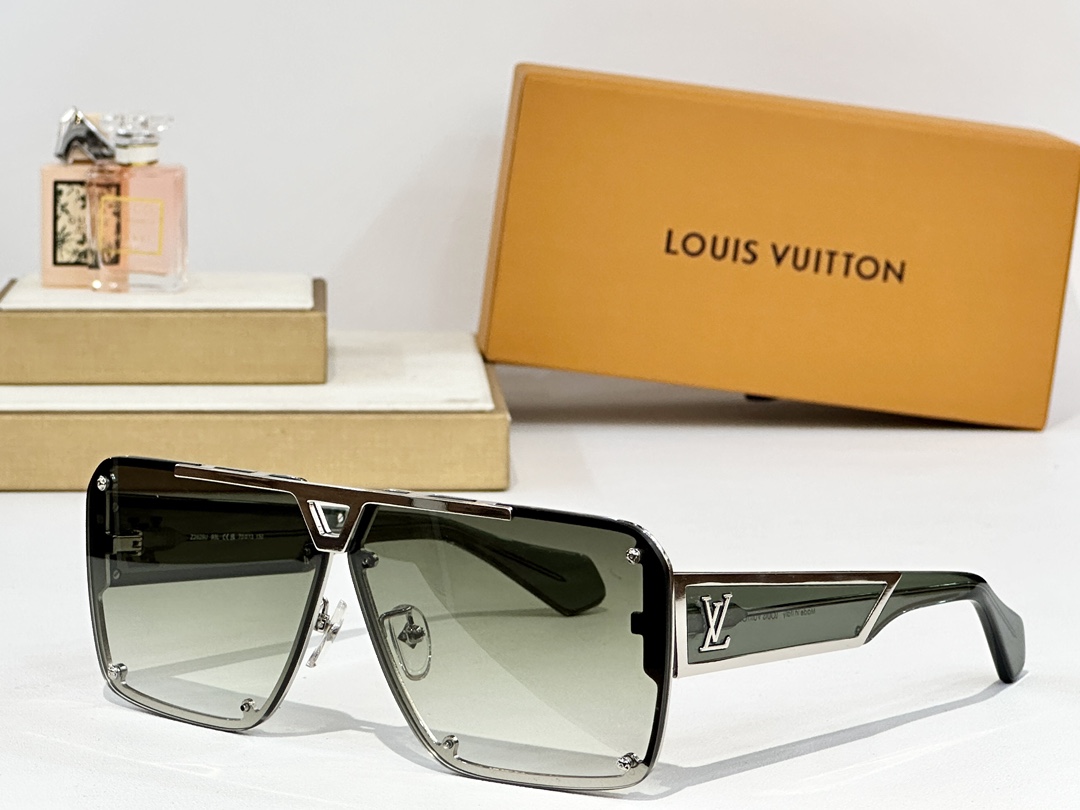 LOUIS VUITTO*
MOD：Z2615U
Size70口13 150
