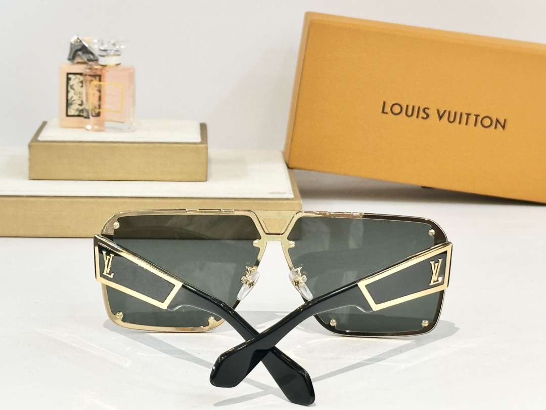  LOUIS VUITTO*
MOD：Z2615U
Size70口13 150
