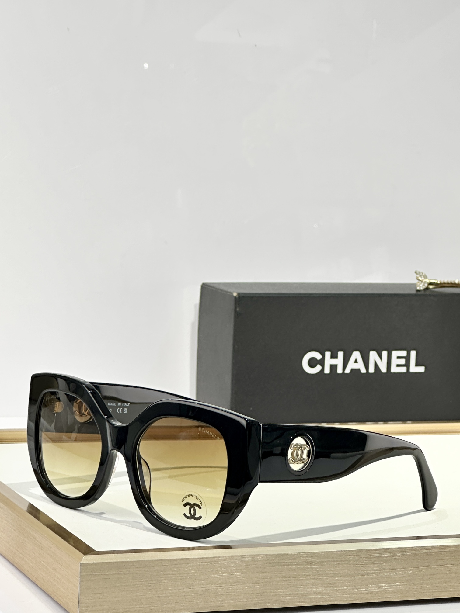  CHANEL
MOD：5550
Size：54口21 147
