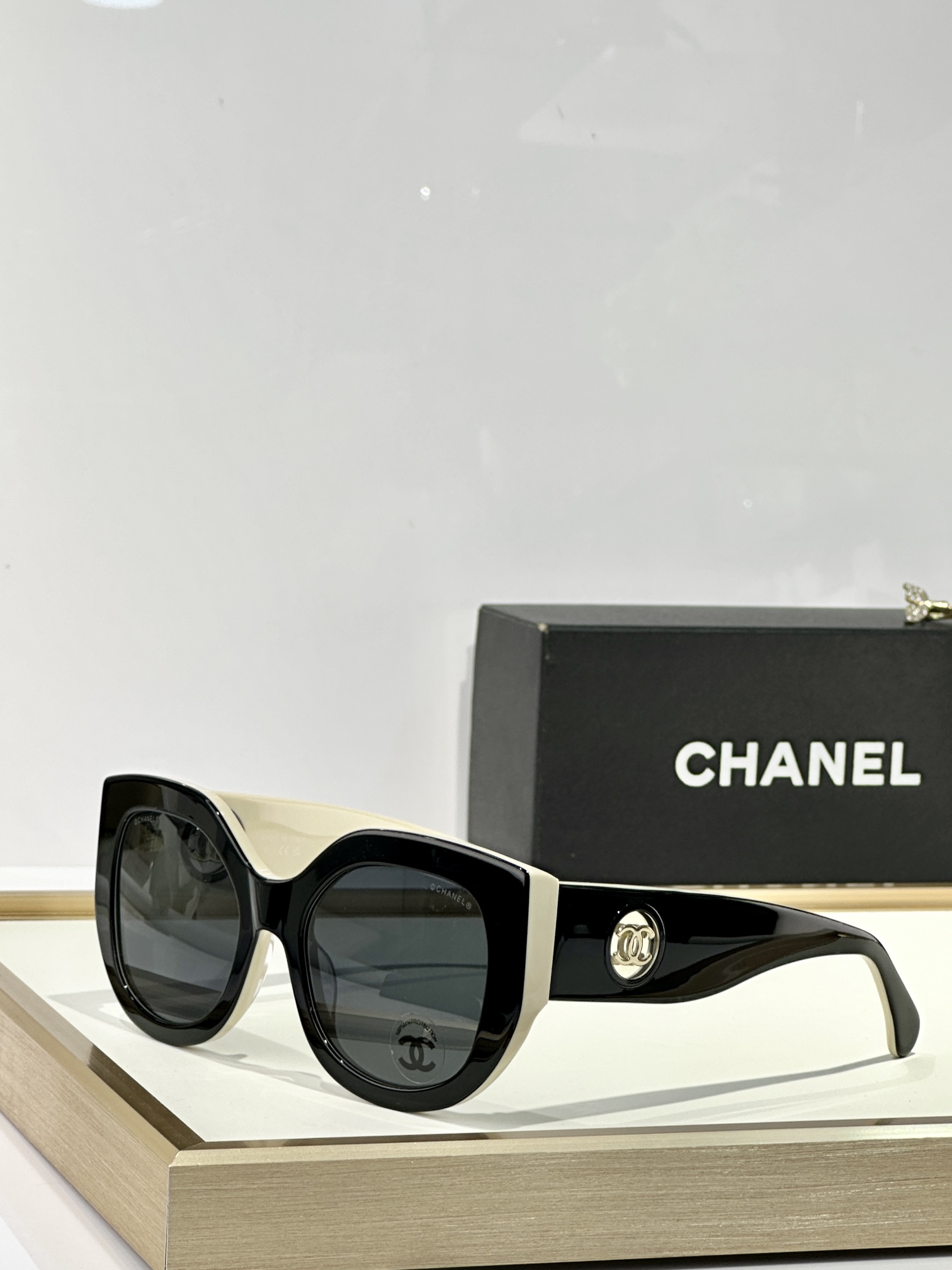  CHANEL
MOD：5550
Size：54口21 147
