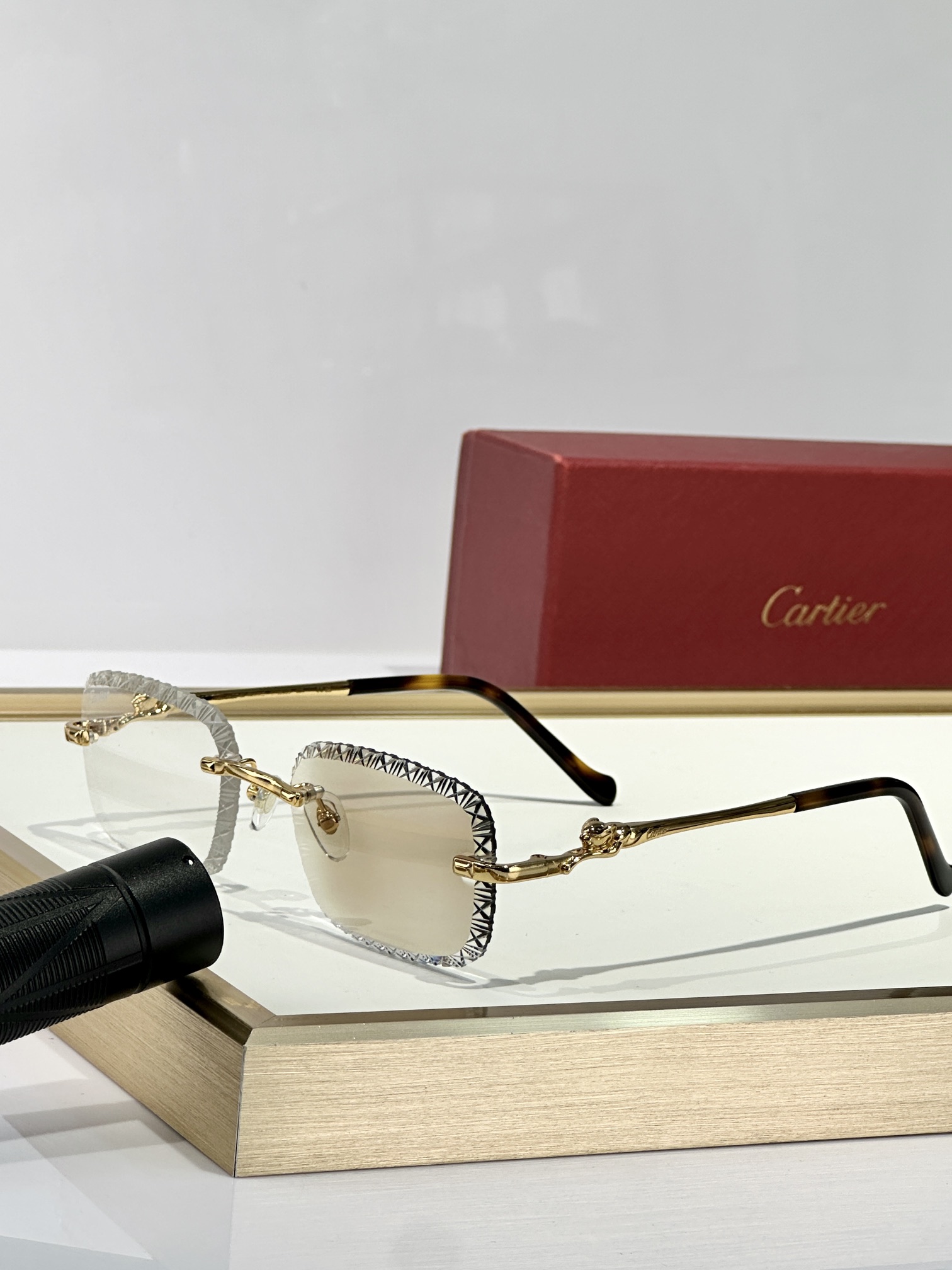 Cartier
MOD：CT0695S
Size：56口17 143
