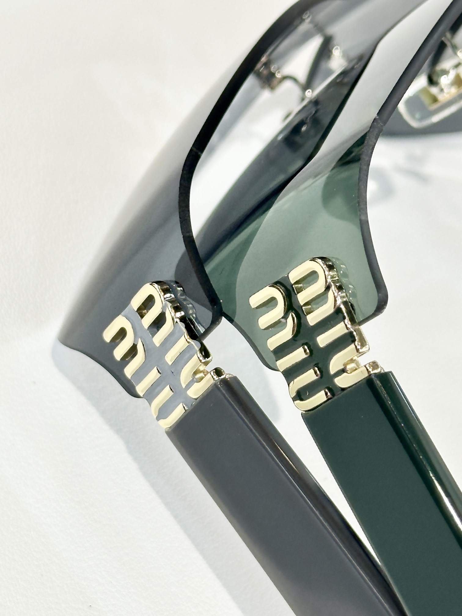 MIU MI*
MOD：Smu69w
Size：66口17-135
