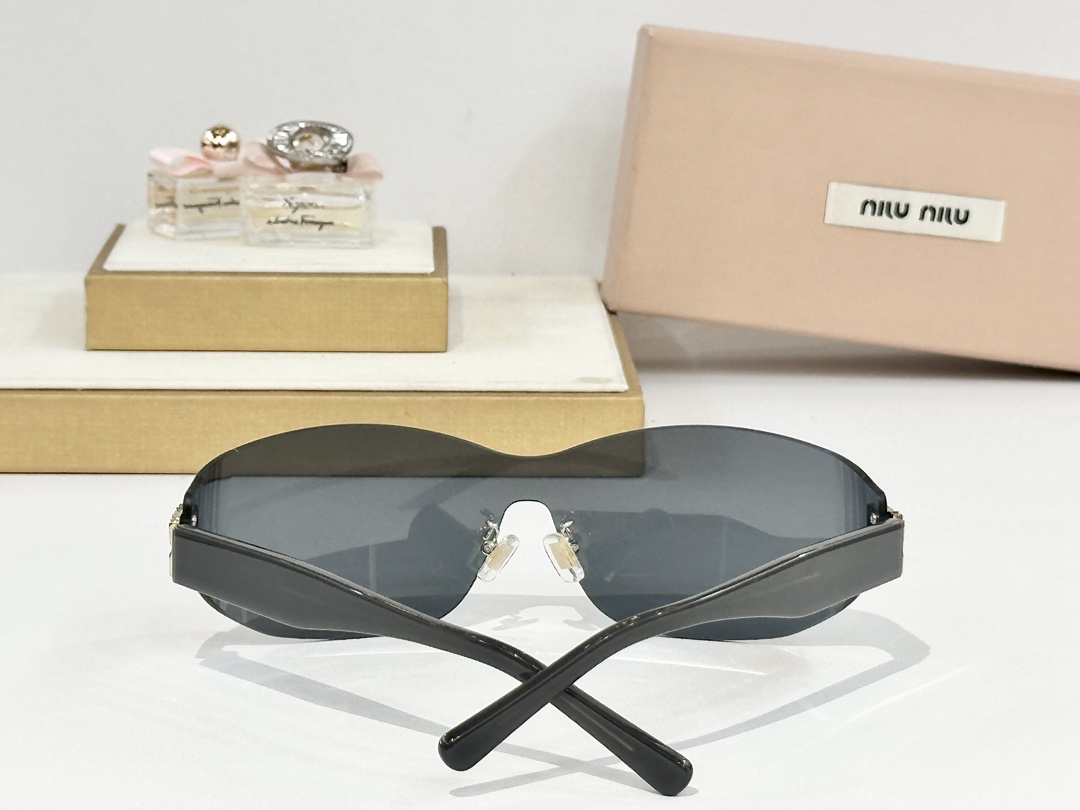  MIU MI*
MOD：Smu69w
Size：66口17-135
