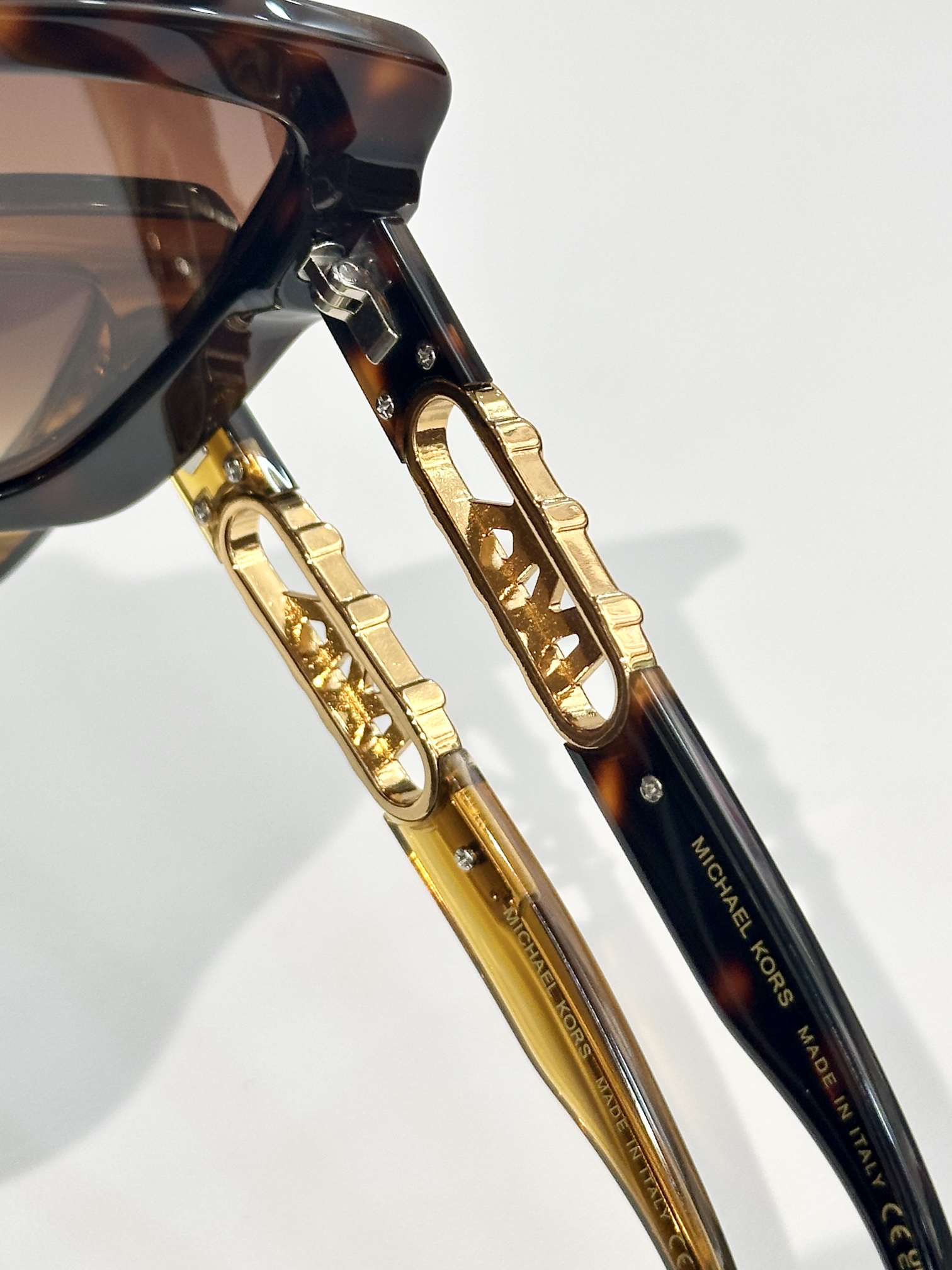  MICHAEL KORS
MOD：MK 2213
Size：57口18 143
