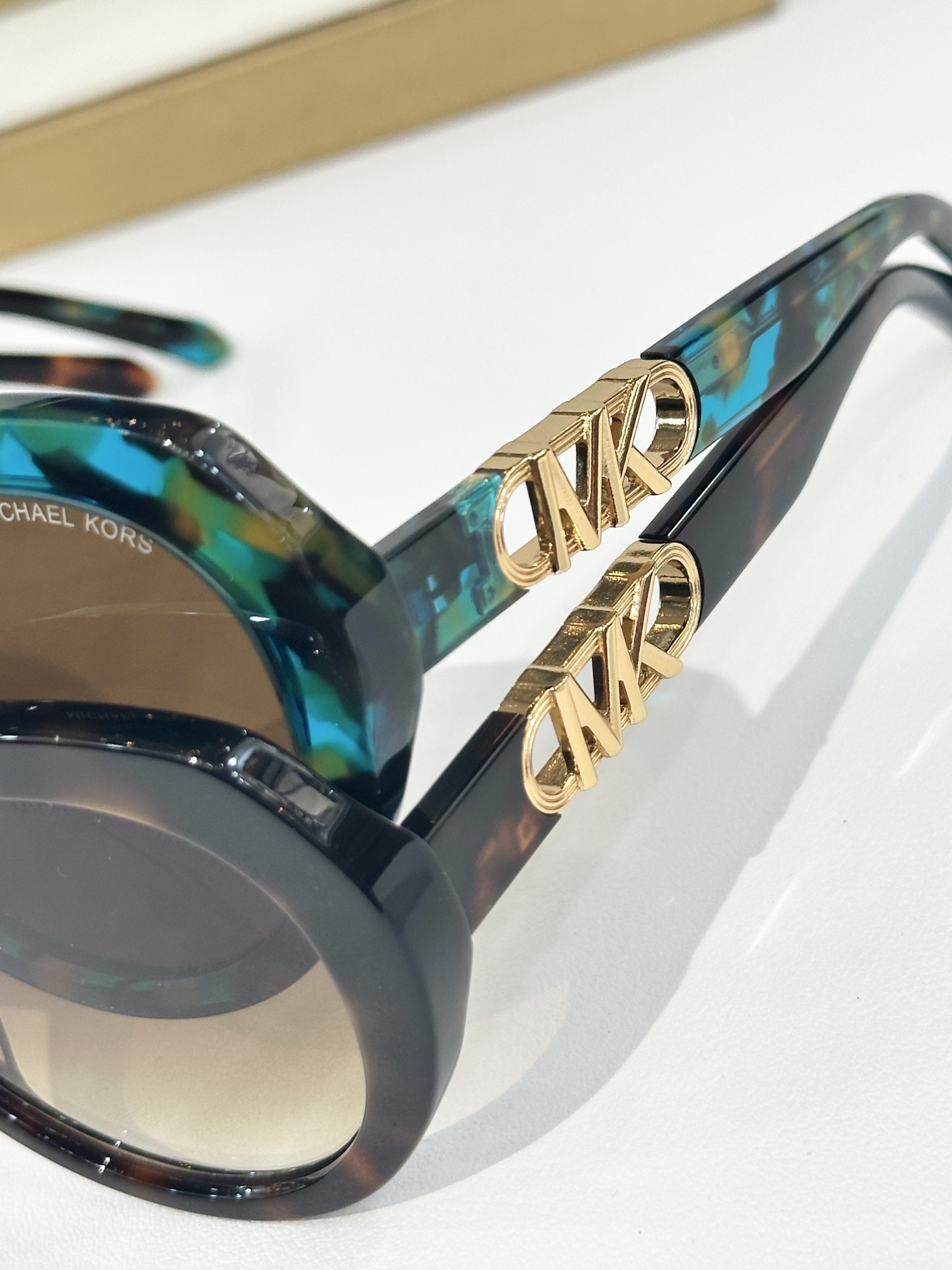  MICHAEL KORS
MOD：MK 2214
Size：56口19 143
