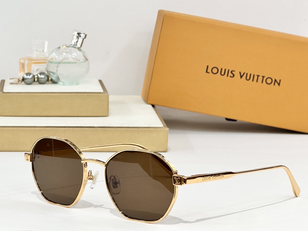  LOUIS VUITTON
MOD：Z2193U
Size：54口19 142


