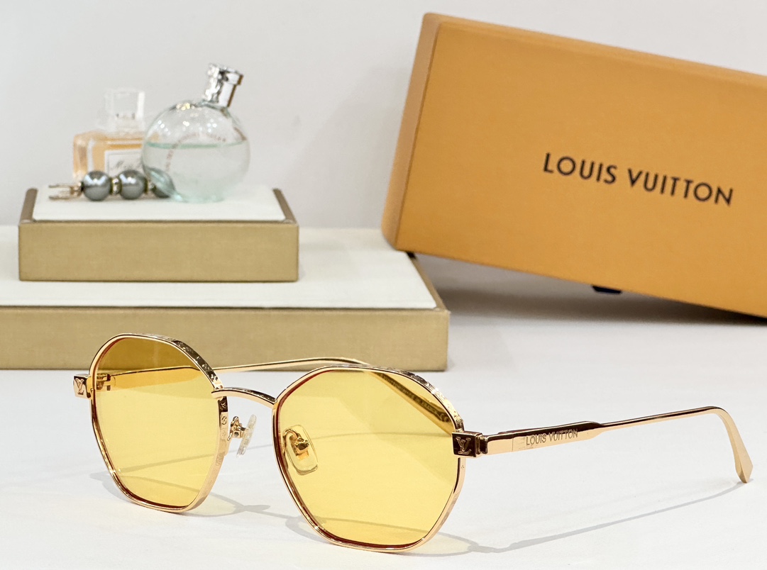  LOUIS VUITTON
MOD：Z2193U
Size：54口19 142


