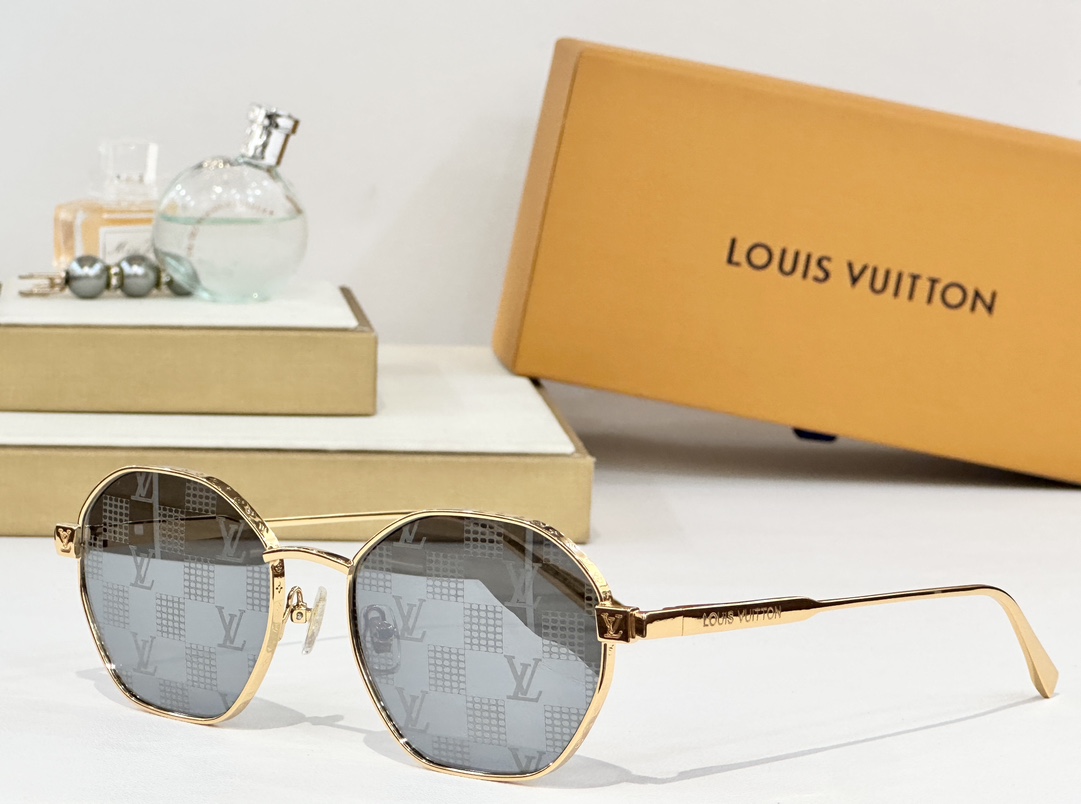  LOUIS VUITTON
MOD：Z2193U
Size：54口19 142

