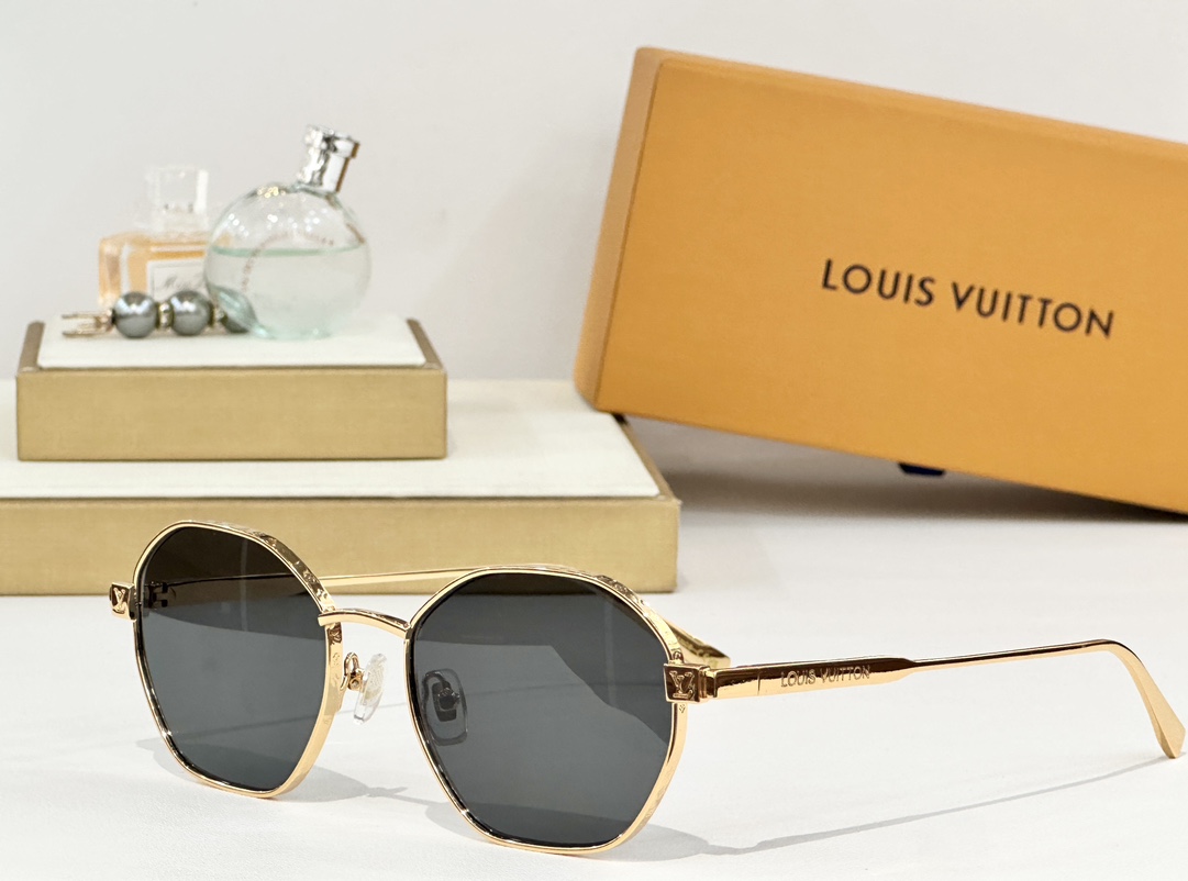  LOUIS VUITTON
MOD：Z2193U
Size：54口19 142

