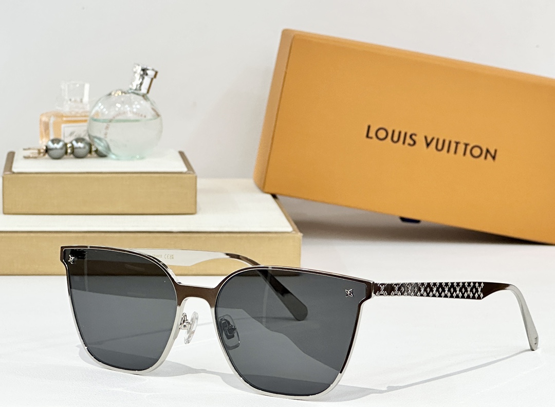  LOUIS VUITTO*
MOD：Z2487U
Size：61口16 142
