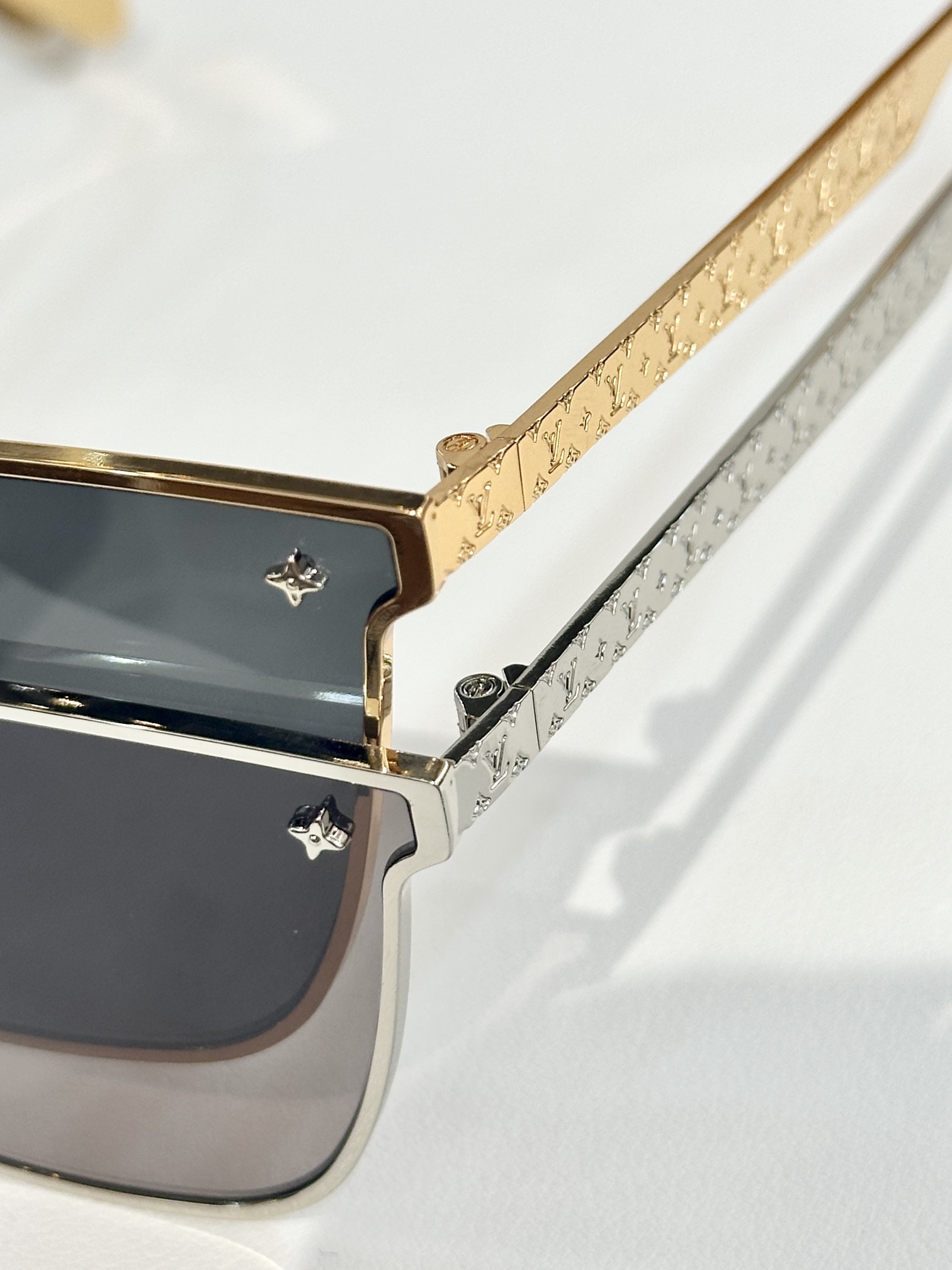  LOUIS VUITTO*
MOD：Z2487U
Size：61口16 142
