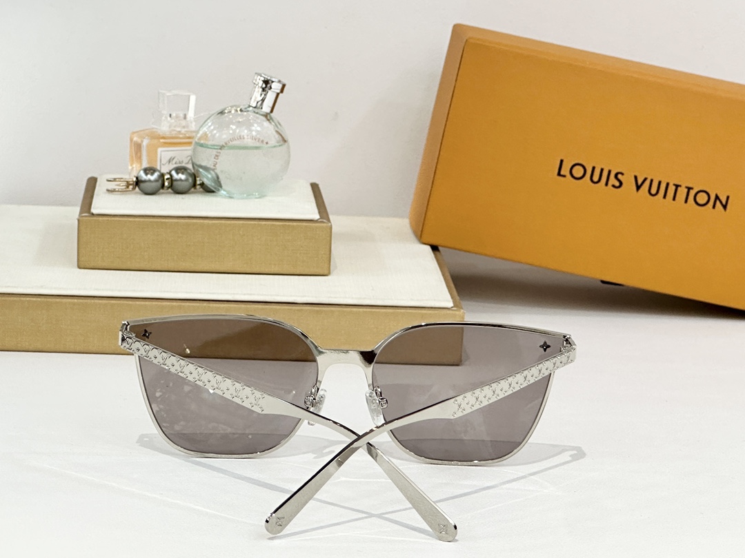  LOUIS VUITTO*
MOD：Z2487U
Size：61口16 142
