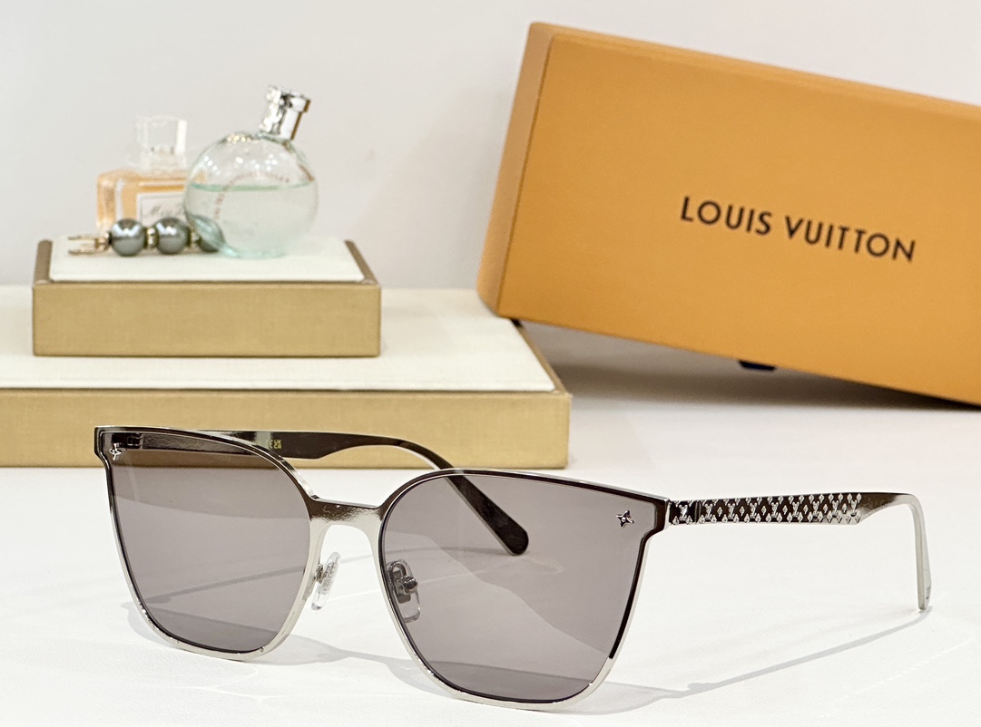  LOUIS VUITTO*
MOD：Z2487U
Size：61口16 142
