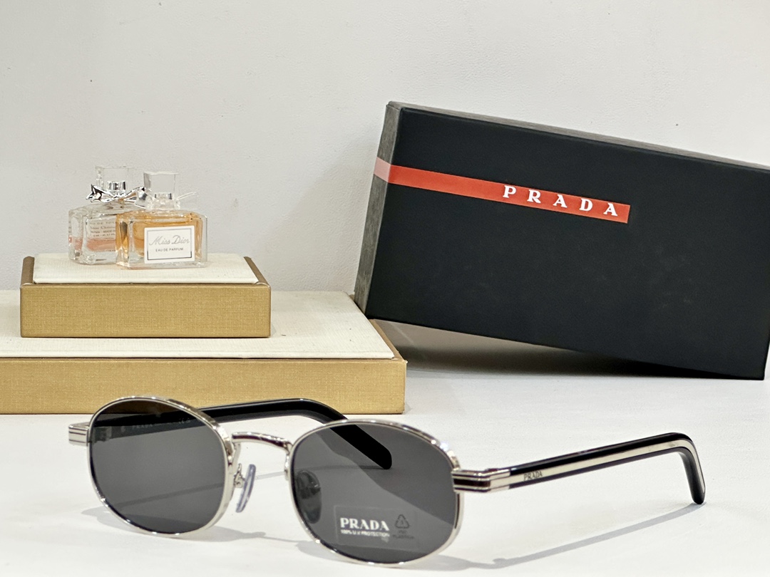 PRADA
Mod：SPRB53
Size：52口21-145

变色：