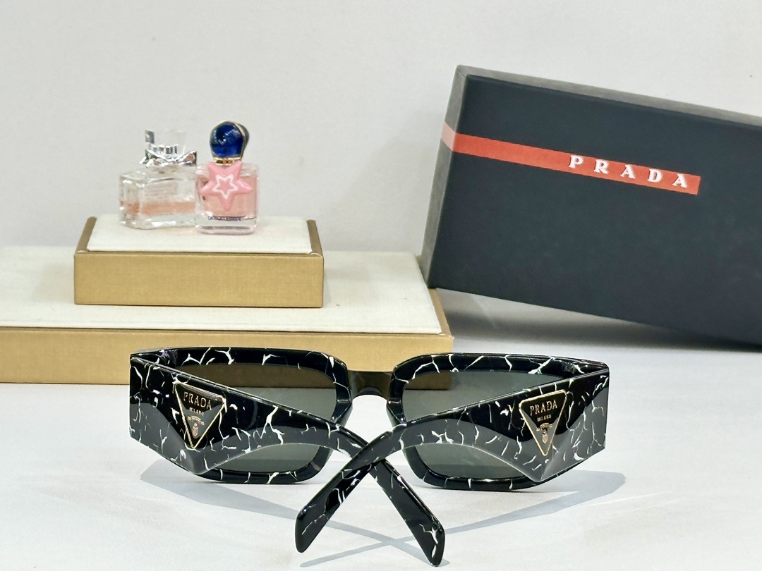  PRADA
MOD：PR 207VS
Size：54口20 148

