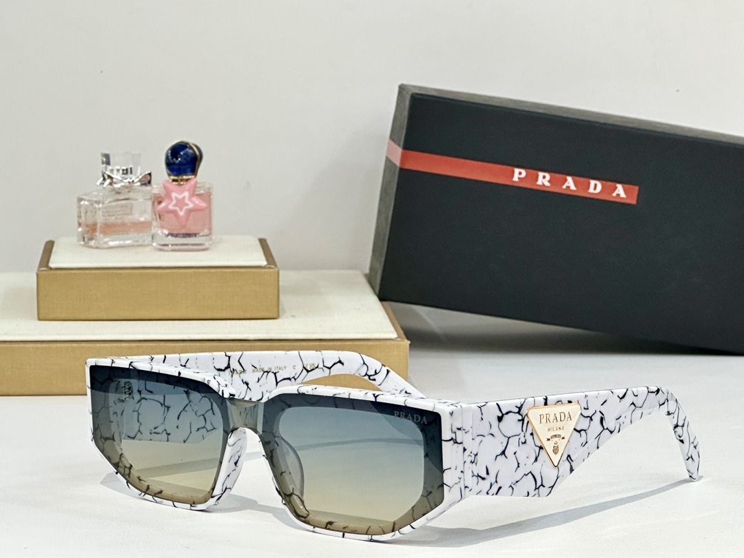  PRADA
MOD：PR 207VS
Size：54口20 148

