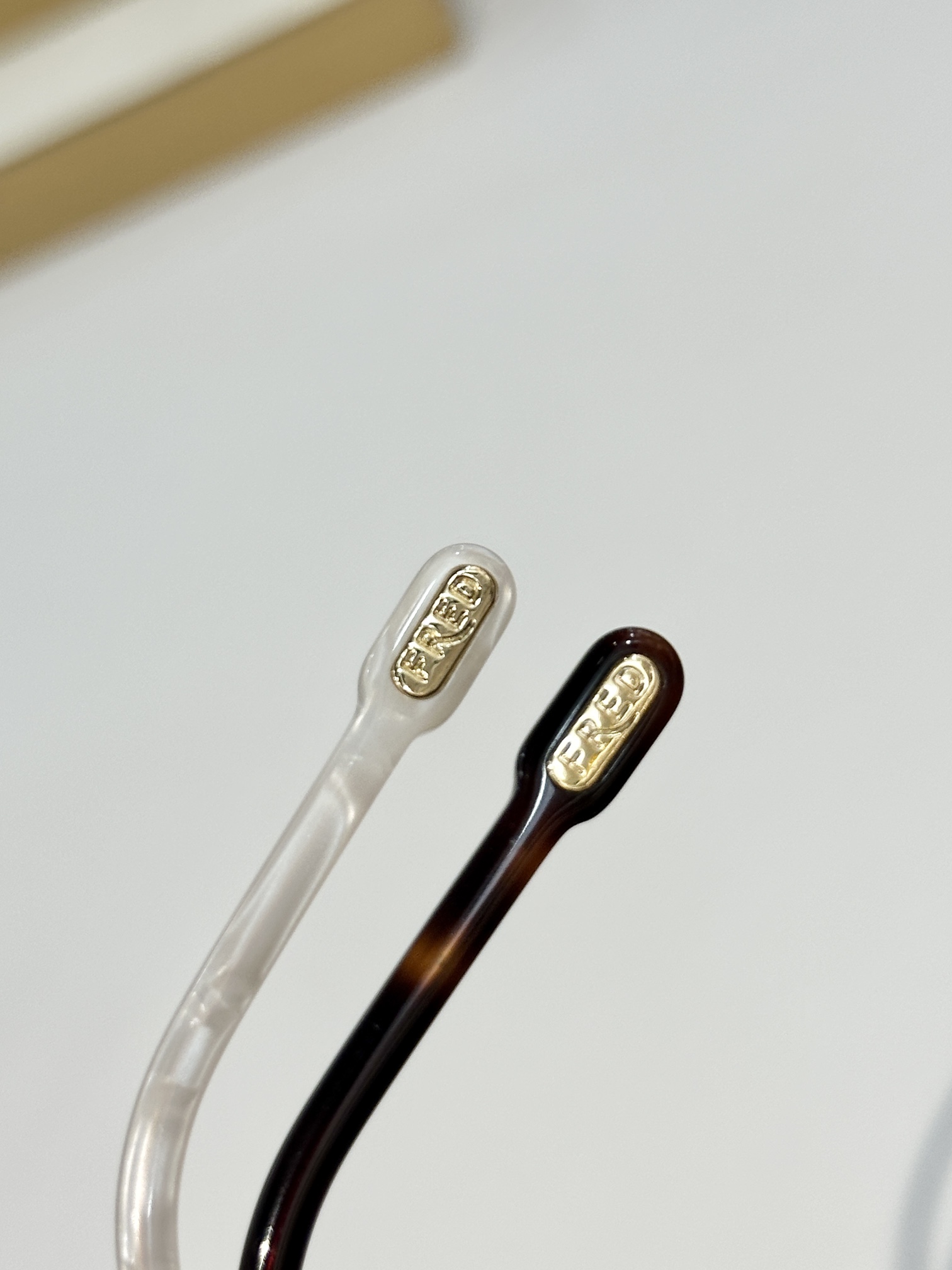 FRED
MOD：FG40040U
Size：58口17 145
 
变色： 
