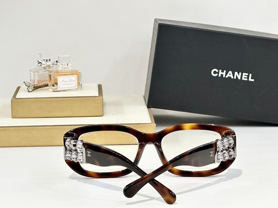  CHANEL
MODEL：5542 
SIZE：52口20-140
