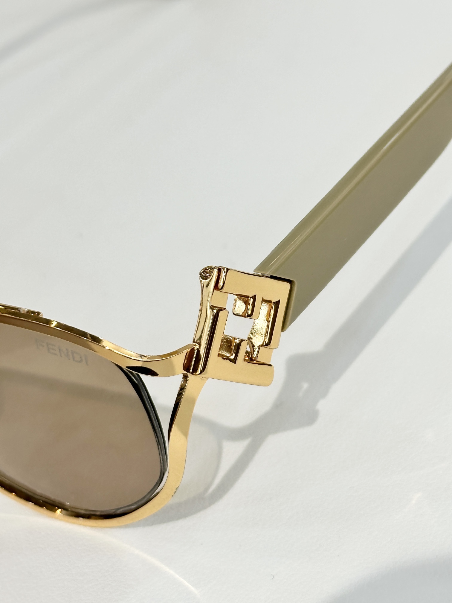  FENDI
MOD：FE4099
Size：56口18 140
