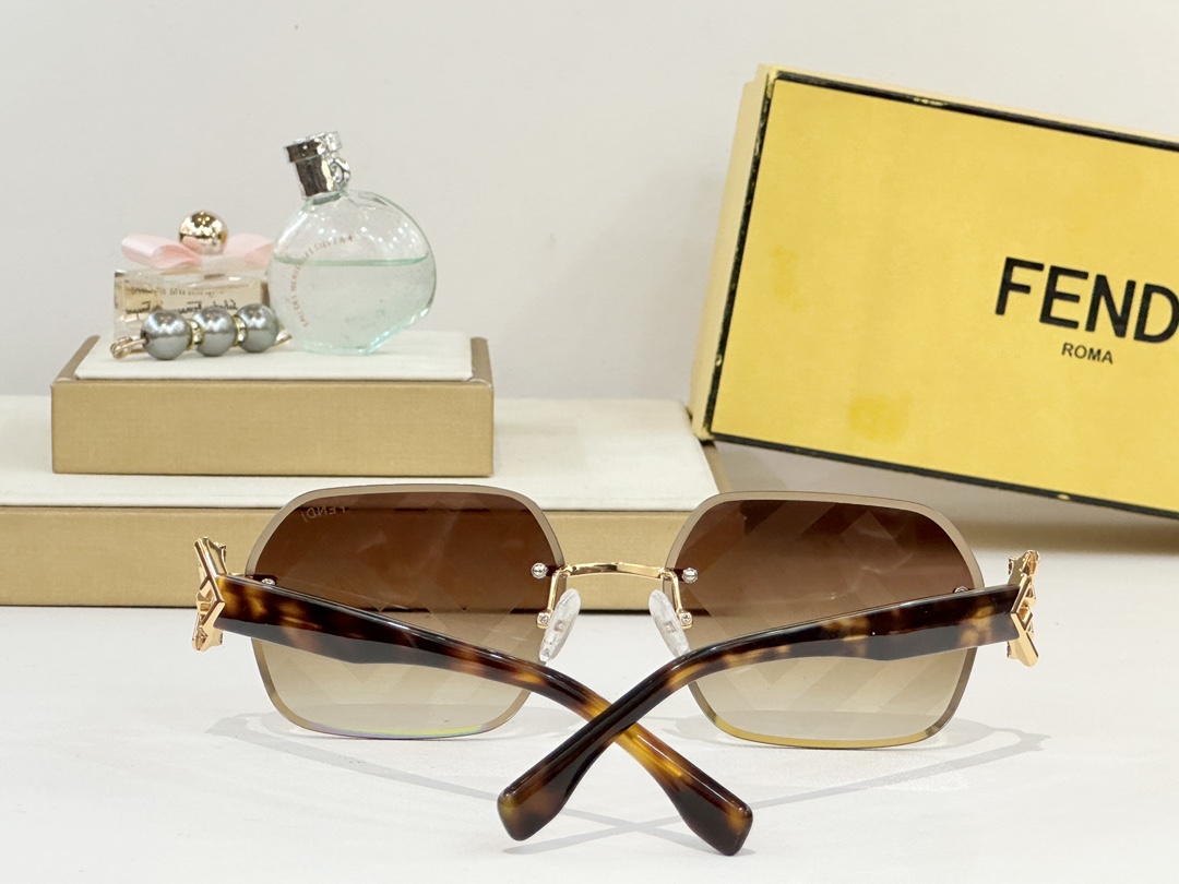  FENDI
MOD：FE4102
Size：58口17 140
