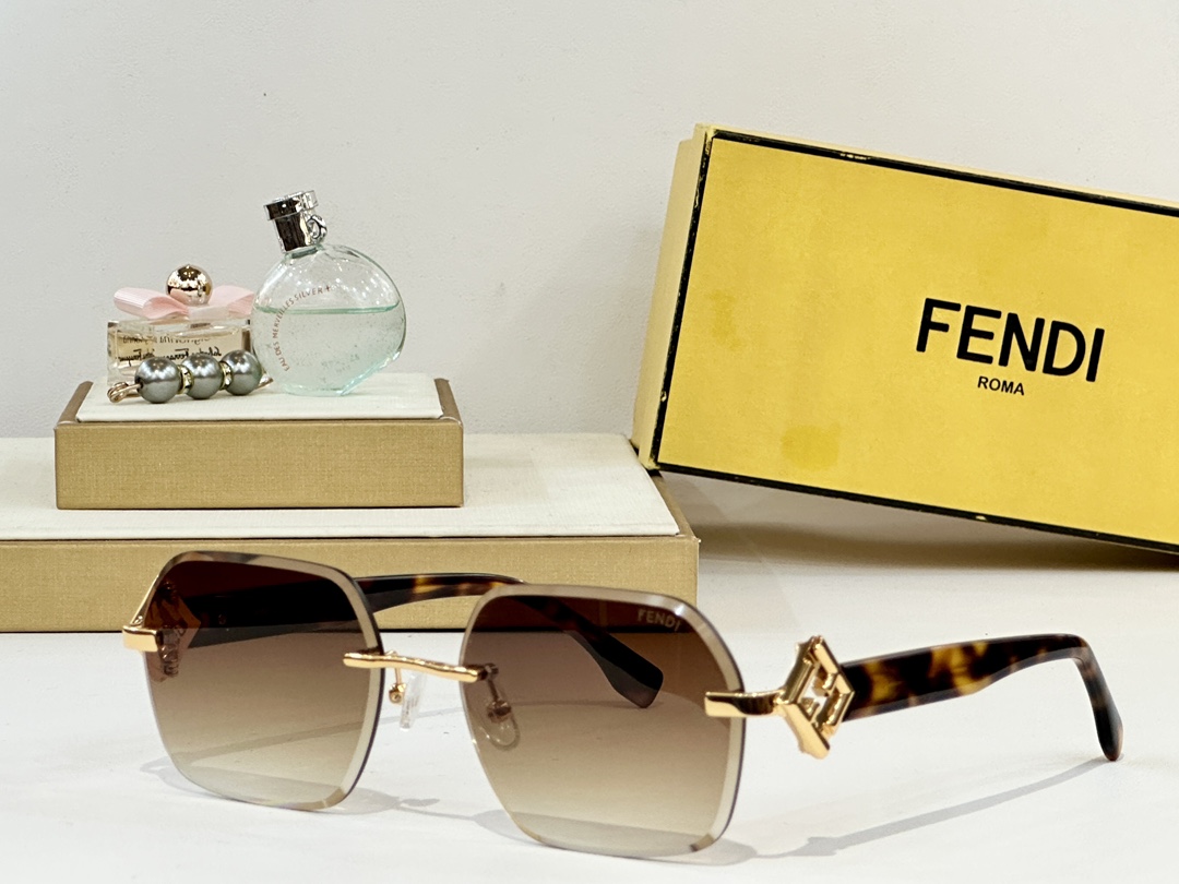  FENDI
MOD：FE4102
Size：58口17 140

