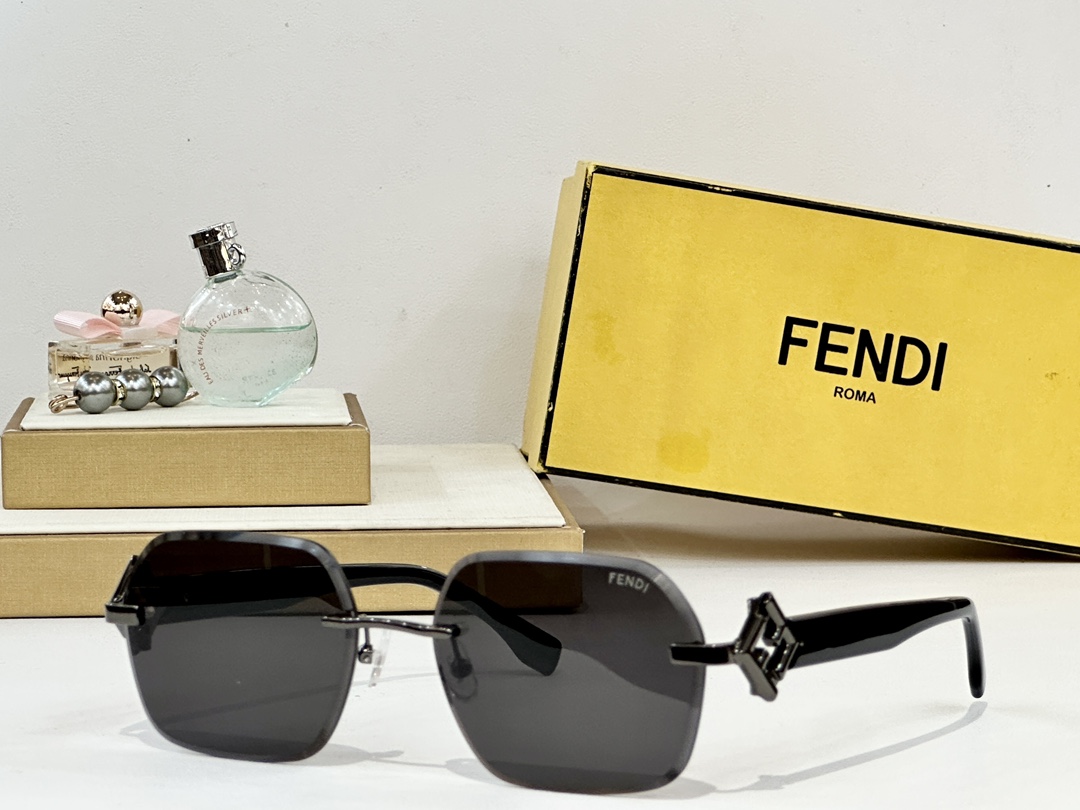  FENDI
MOD：FE4102
Size：58口17 140
