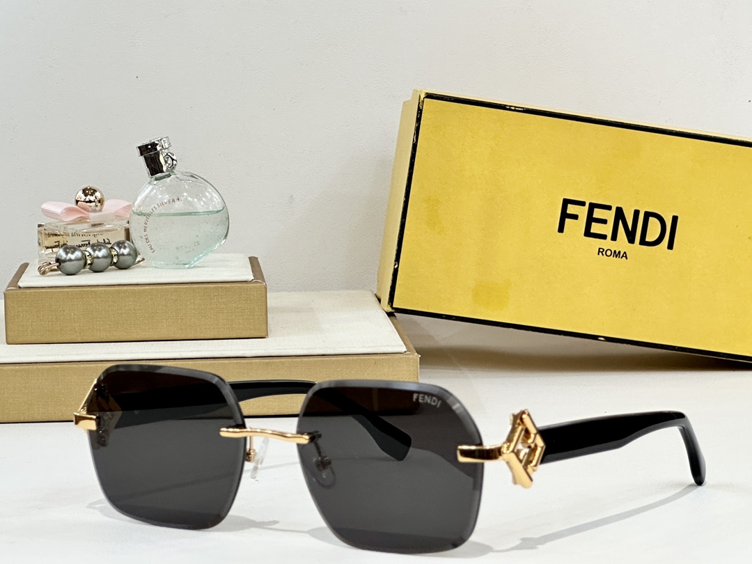  FENDI
MOD：FE4102
Size：58口17 140
