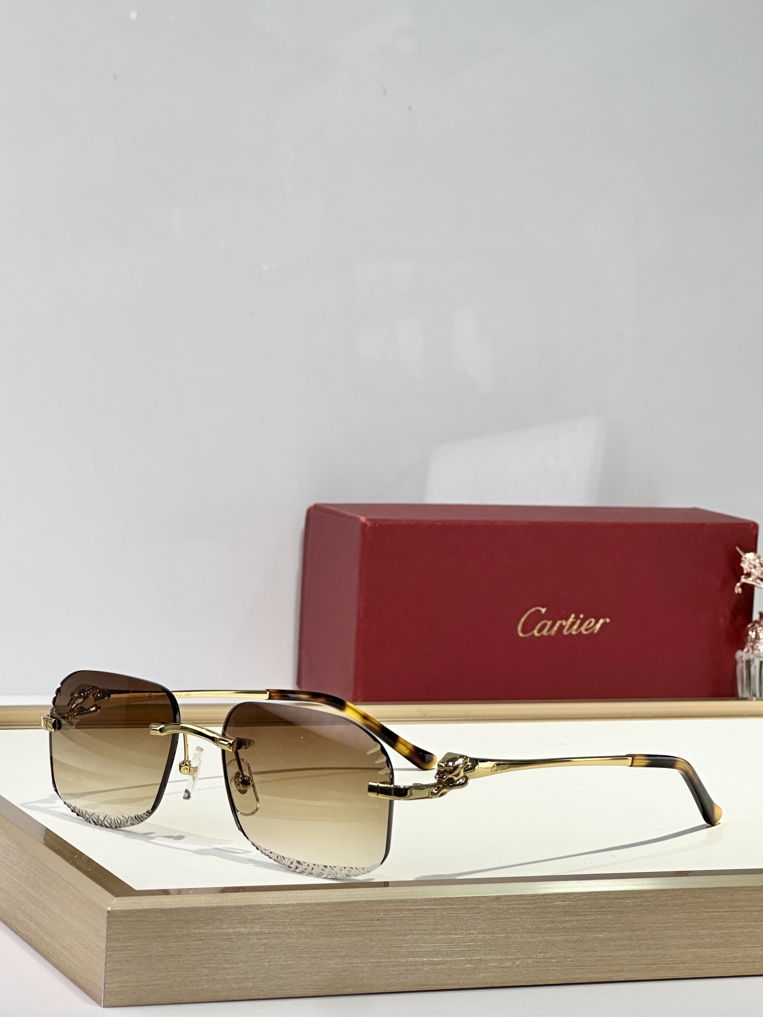 Cartier
MOD：CT0432S
Size：55口18 145
