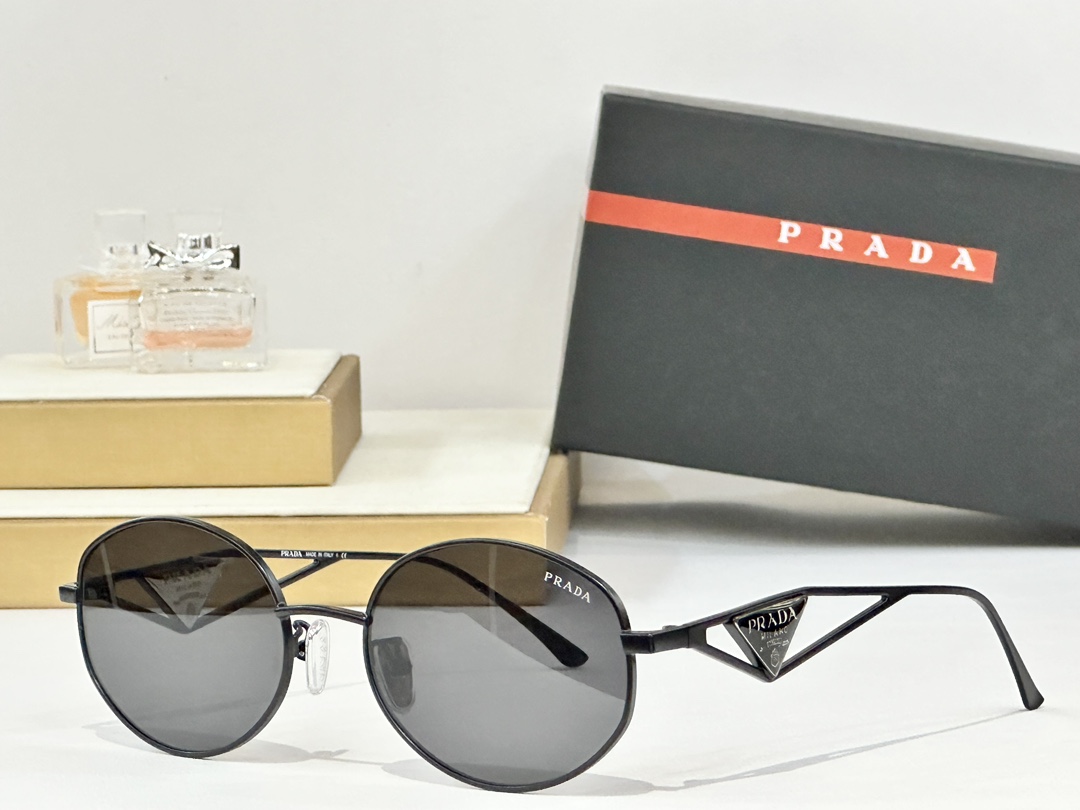  Prada 
MOD：SPR60Y 
size 57口18−140
