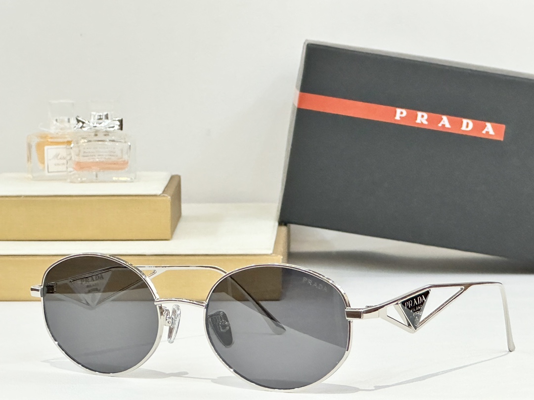  Prada 
MOD：SPR60Y 
size 57口18−140
