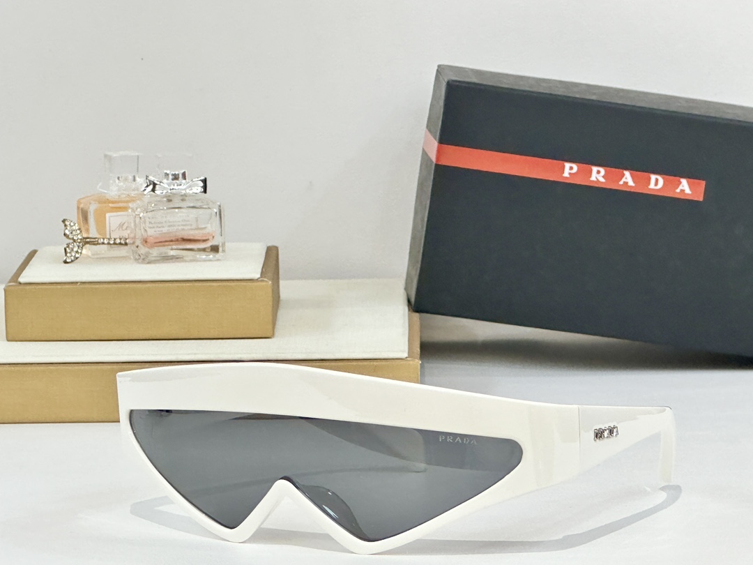 。PRADA
MOD：SPR B20S
Size：138口0 130
