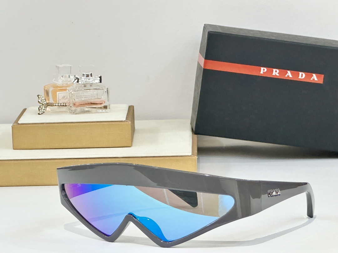 。PRADA
MOD：SPR B20S
Size：138口0 130
