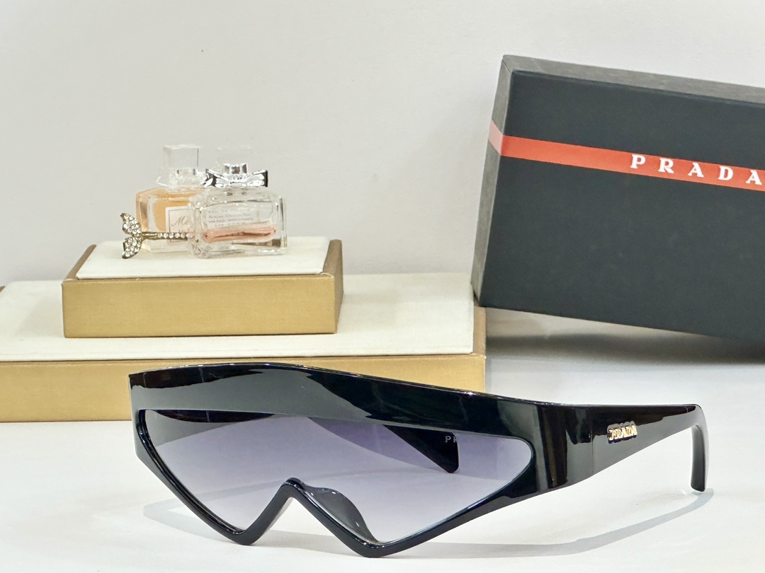 。PRADA
MOD：SPR B20S
Size：138口0 130
